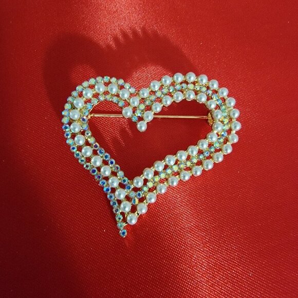 Faux Pearl and Crystal Abstract Heart Brooch New - Picture 7 of 8